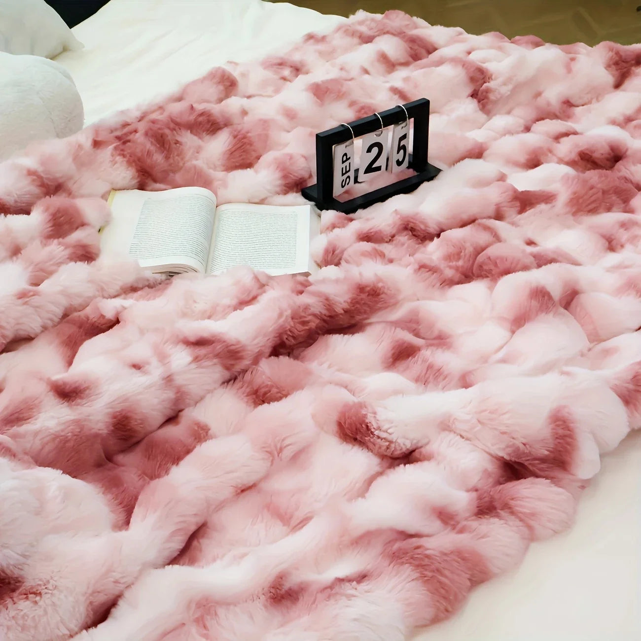 1pc Cozy Faux Rabbit Fleece Blanket Throw
