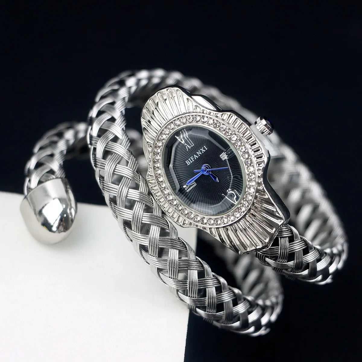 Fashion Diamond Snake Shape Wristwatch