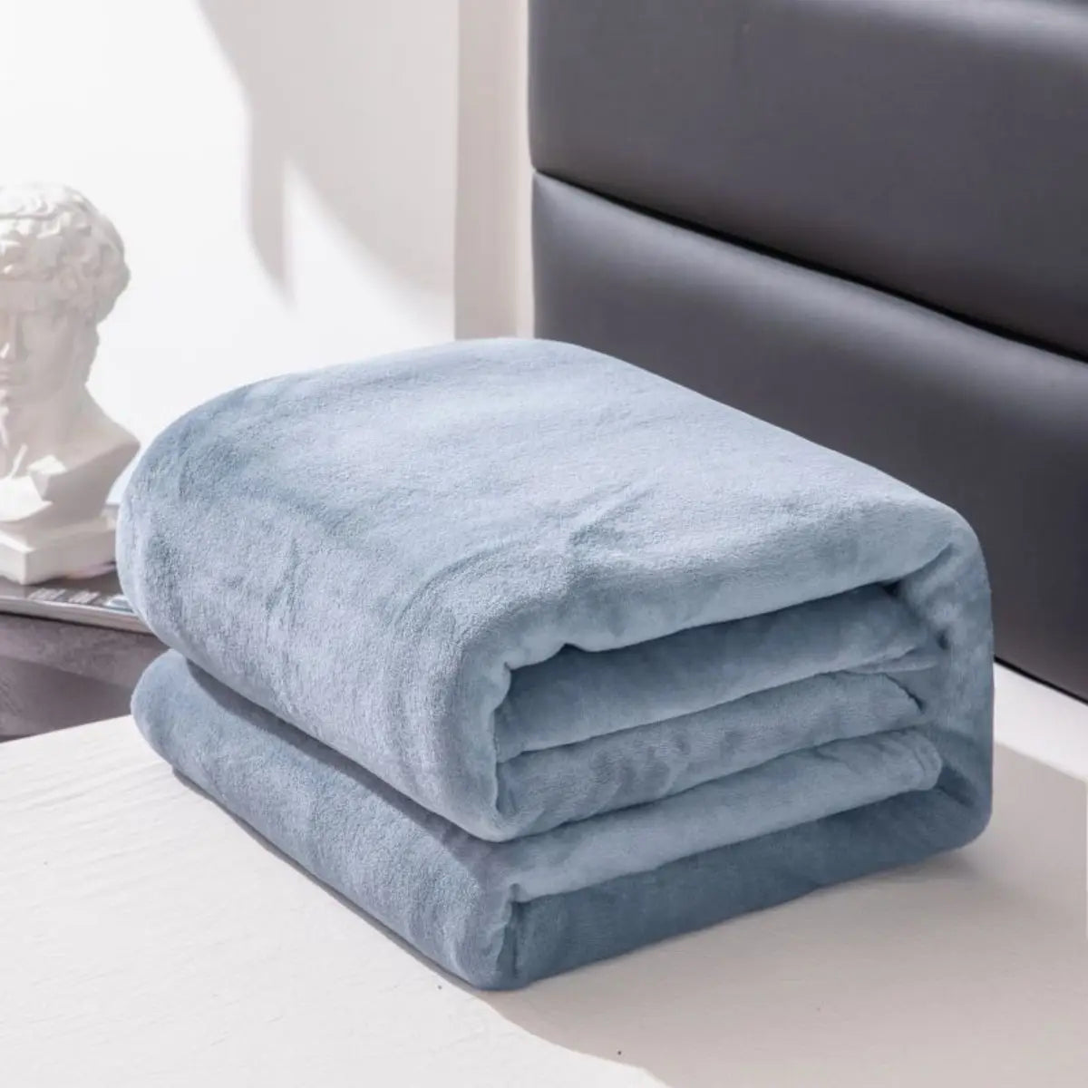 1pc, simple and plain plush blanket,