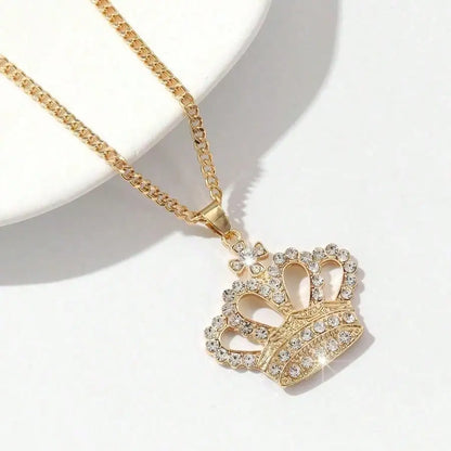 Fashionable Crown Shaped Pendant Necklace With Rhinestone