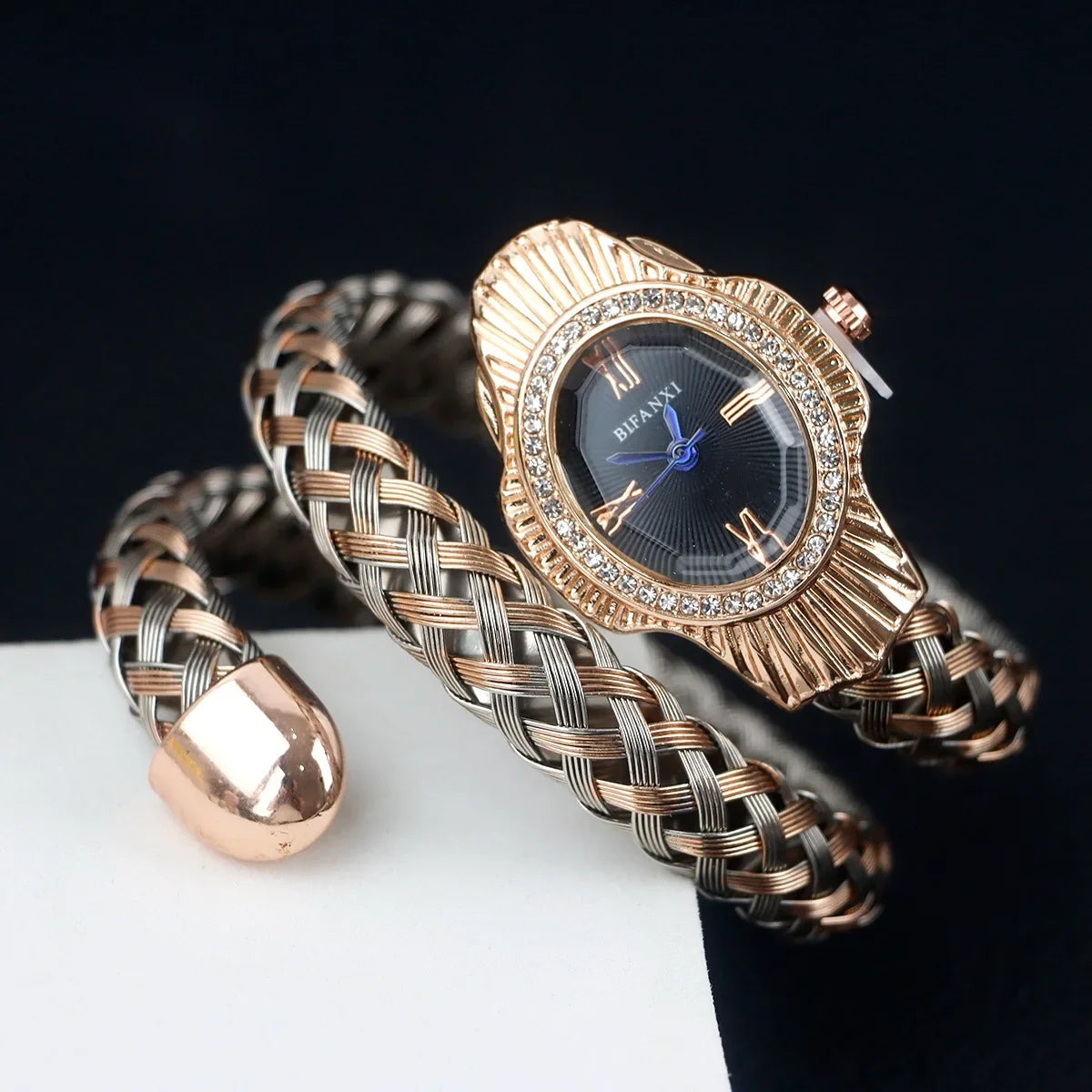 Fashion Diamond Snake Shape Wristwatch