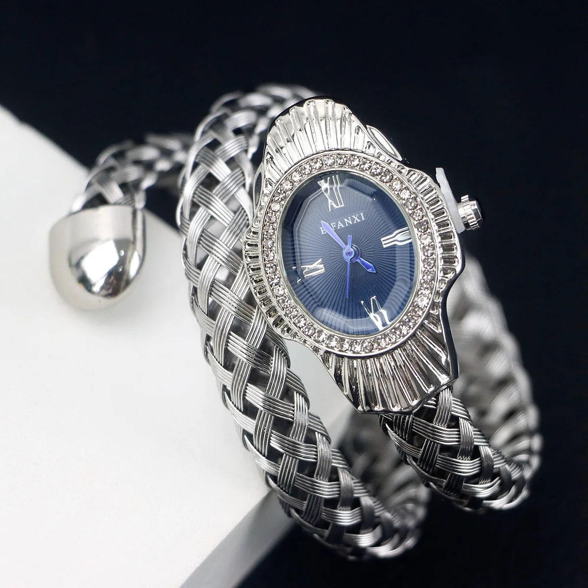 Fashion Diamond Snake Shape Wristwatch