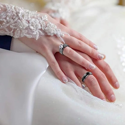 Fashionable Men's and Women's Engagement Ring