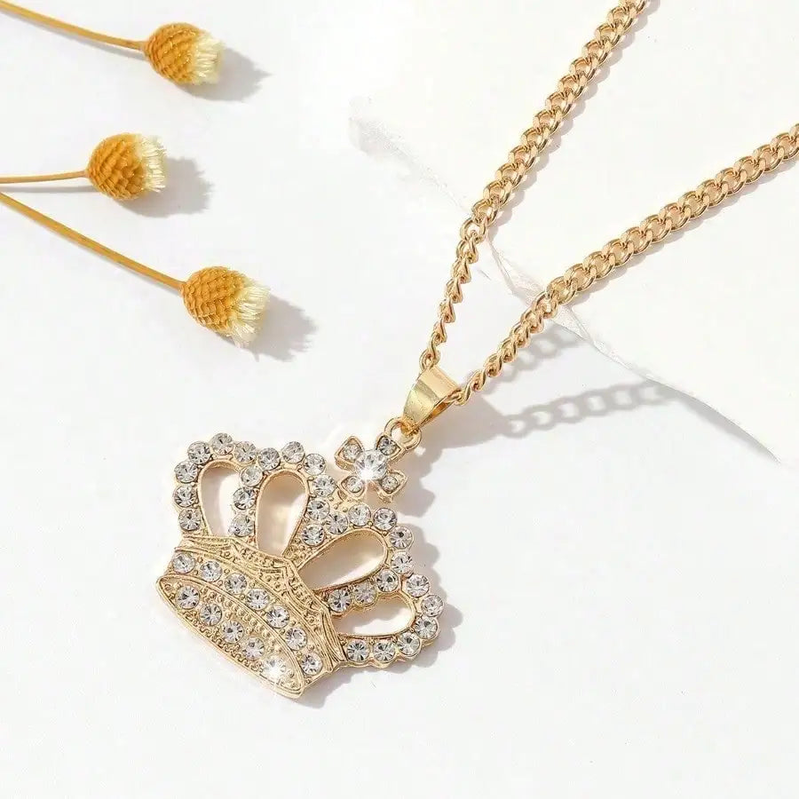 Fashionable Crown Shaped Pendant Necklace With Rhinestone